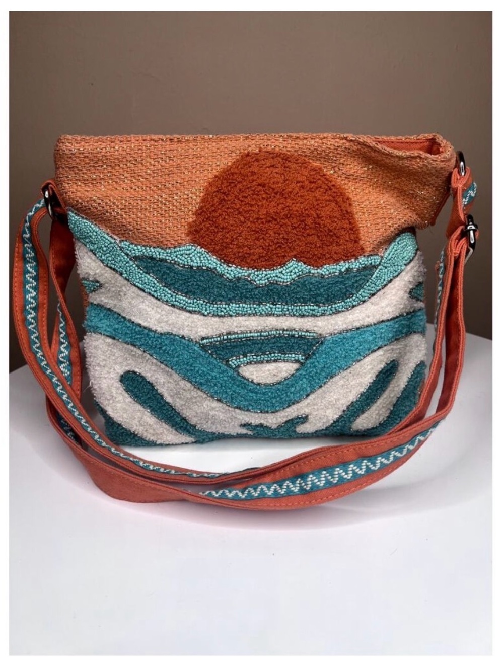 America @ Beyond beaded Sunset Wave Crossbody Bag - NWT - Picture 2 of 4